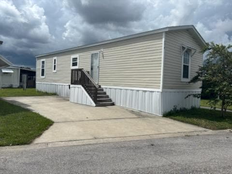 Manufactured home in St. Petersburg, FL 33714
