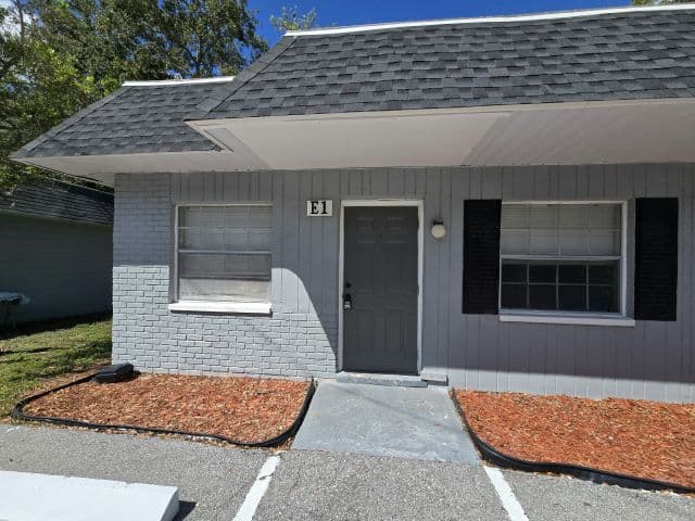 Manufactured home in St. Petersburg, FL 33702