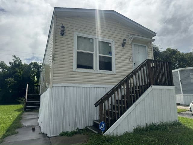 Manufactured home in Lakeland, FL 33801
