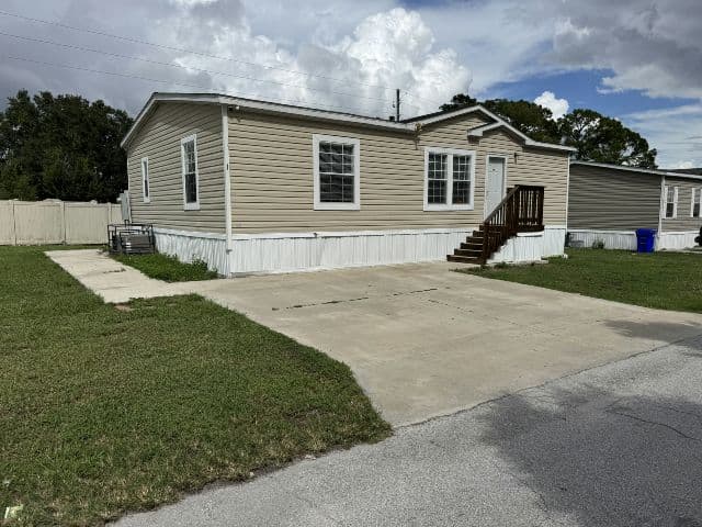 Manufactured home in Apopka, FL 32712