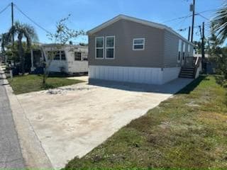Manufactured home in St. Petersburg, FL 33714