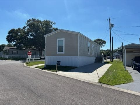 Manufactured home in St. Petersburg, FL 33714