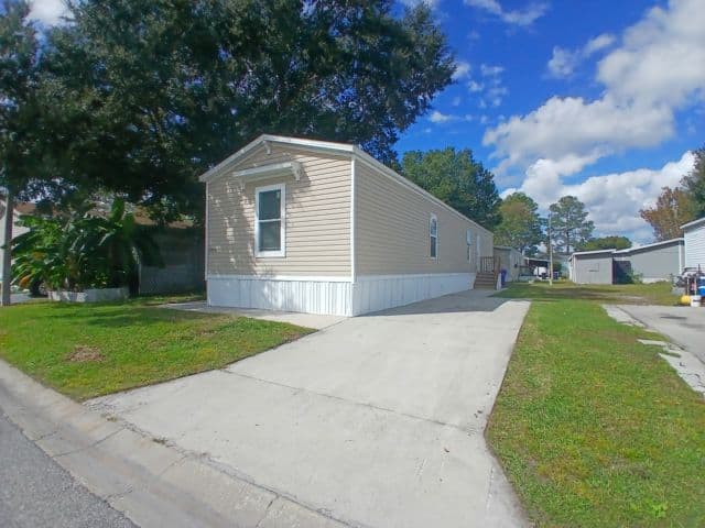 Manufactured home in Orlando, FL 32826