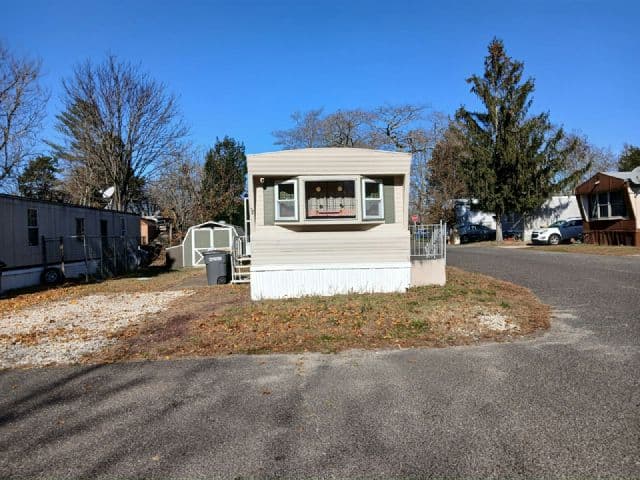 Manufactured home in Newfield, NJ 08344