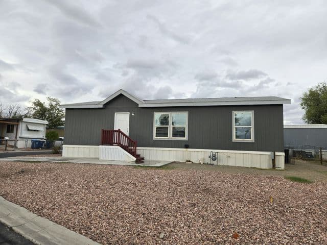 Manufactured home in Las Vegas, NV 89104
