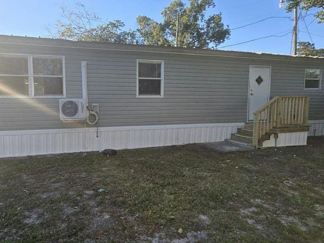 Manufactured home in Ormond Beach, FL 32174