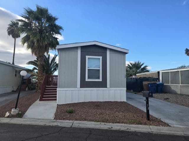 Manufactured home in Las Vegas, NV 89104
