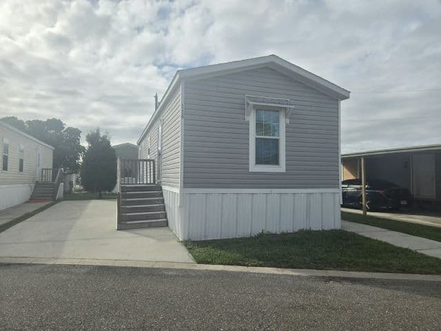 Manufactured home in St. Petersburg, FL 33714