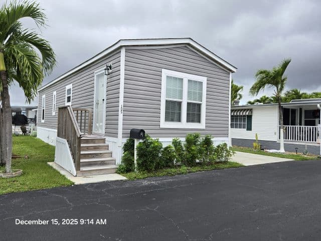 Manufactured home in Pembroke Park, FL 33009