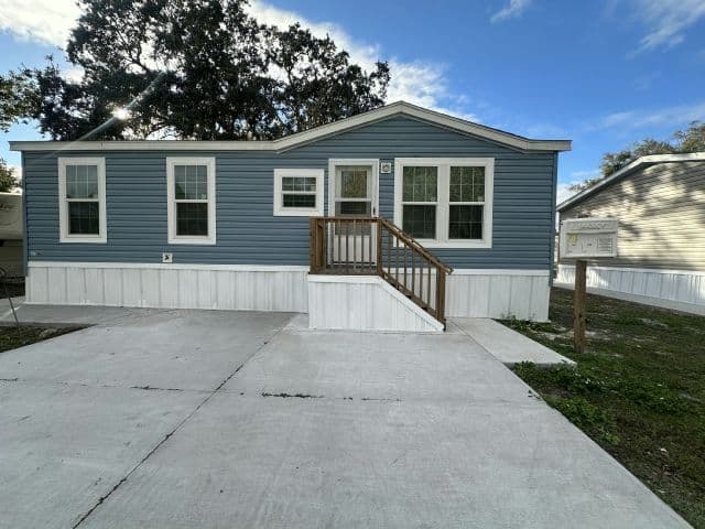 Manufactured home in Orlando, FL 32828