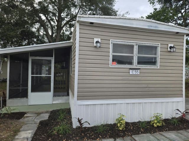 Manufactured home in Ormond Beach, FL 32174