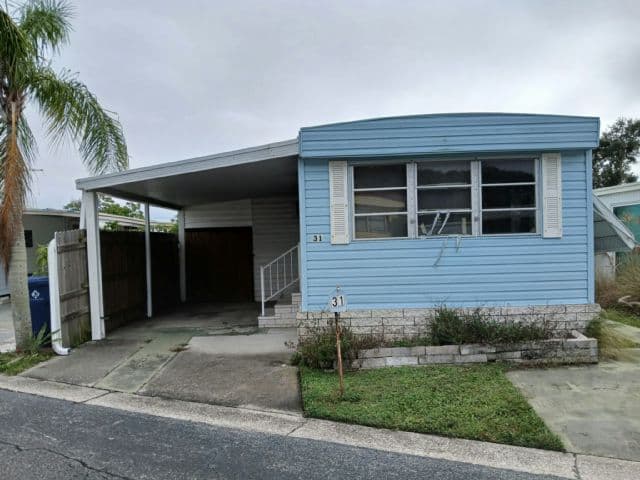 Manufactured home in Largo, FL 33773