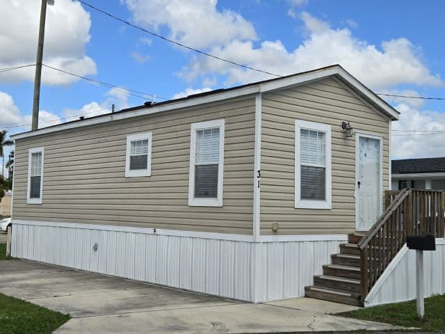 Manufactured home in Miami, FL 33170