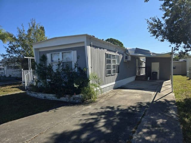 Manufactured home in Pinellas Park, FL 33782