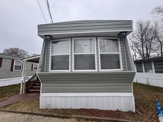 Manufactured home in Hazlet, NJ 07734