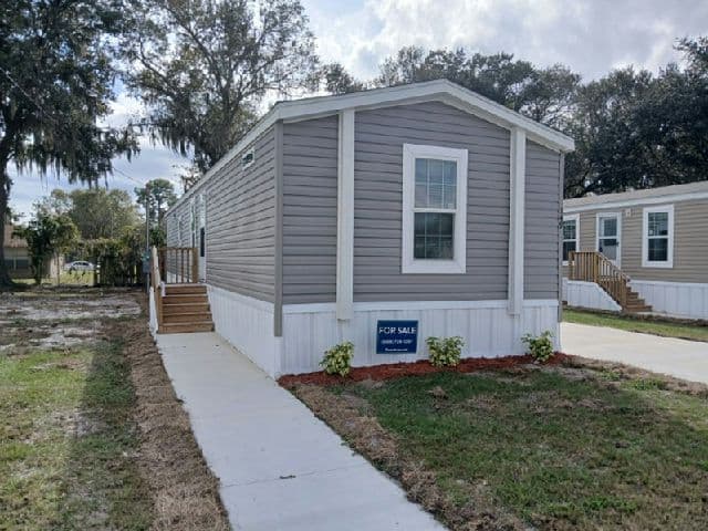 Manufactured home in Lakeland, FL 33810