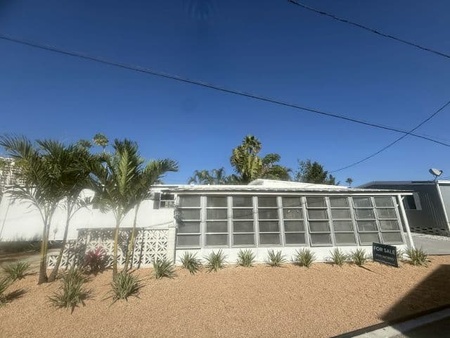 Manufactured home in South Pasadena, FL 33707