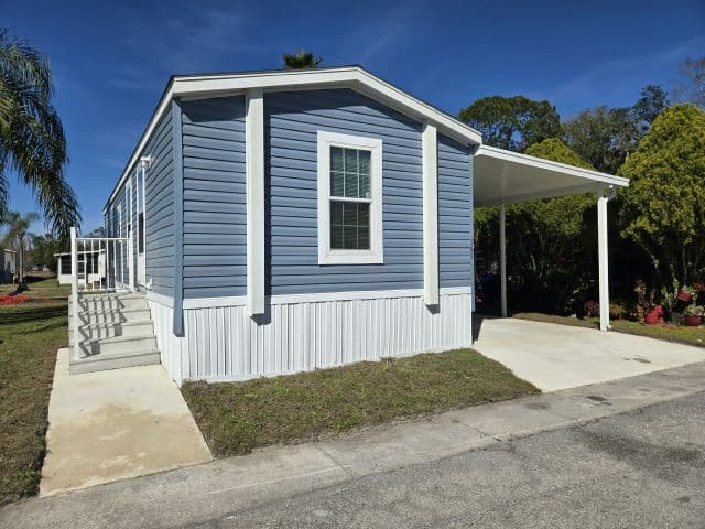 Manufactured home in Lakeland, FL 33815