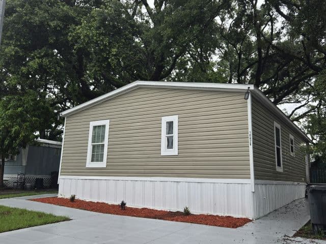 Manufactured home in Tampa, FL 33610