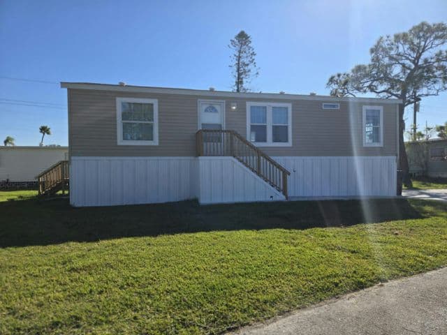 Manufactured home in Sarasota, FL 34243