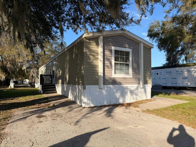 Manufactured home in Lakeland, FL 33801