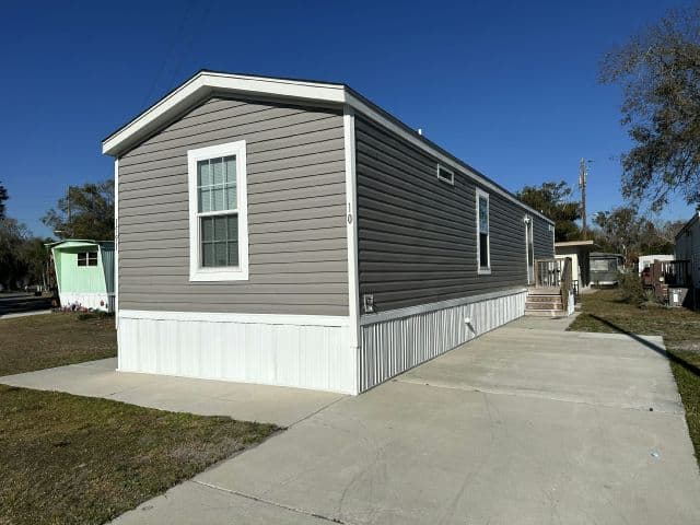 Manufactured home in Orlando, FL 32828