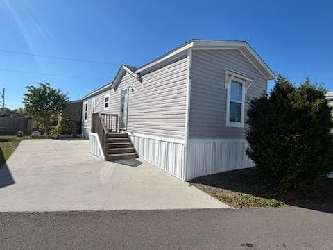 Manufactured home in St. Petersburg, FL 33714