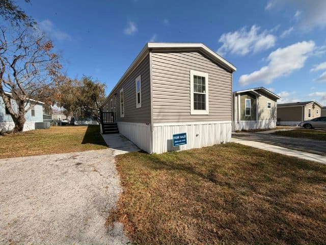 Manufactured home in Lakeland, FL 33801