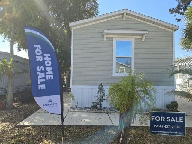 Manufactured home in Deerfield Beach, FL 33064