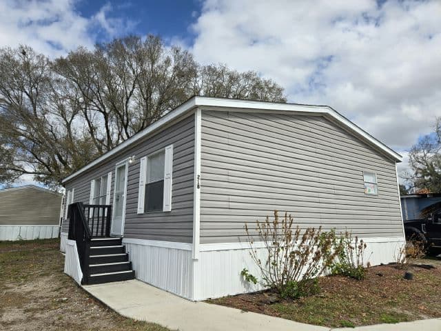 Manufactured home in Tampa, FL 33610