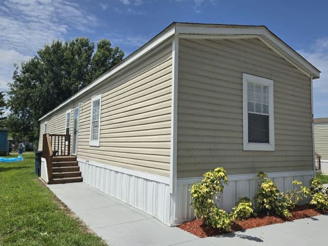 Manufactured home in Tampa, FL 33610
