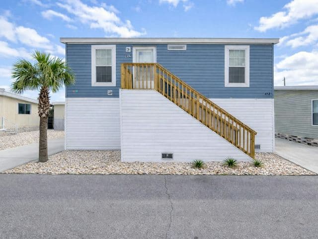 Manufactured home in South Pasadena, FL 33707