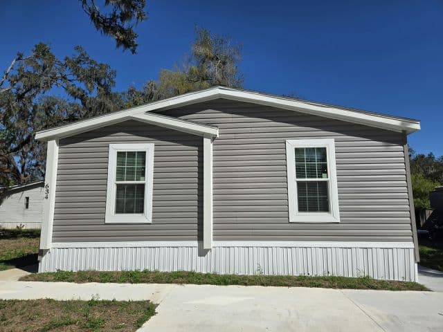 Manufactured home in Seffner, FL 33584
