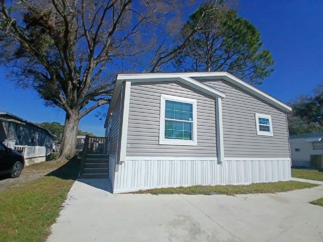Manufactured home in Tampa, FL 33610