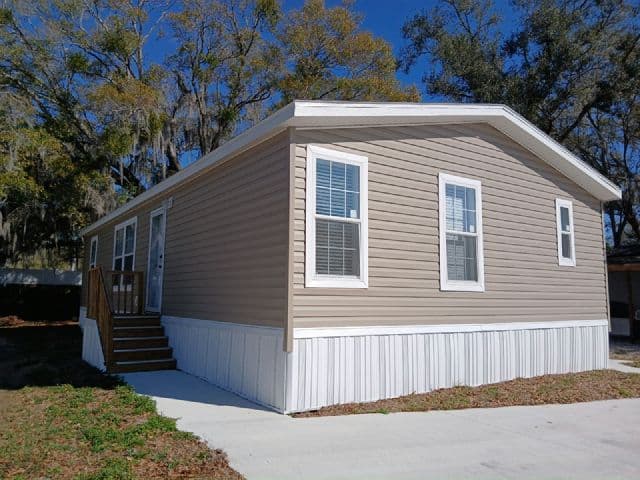 Manufactured home in Tampa, FL 33610