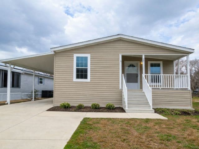 Manufactured home in Ocala, FL 34470