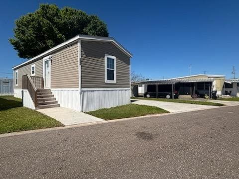 Manufactured home in St. Petersburg, FL 33714
