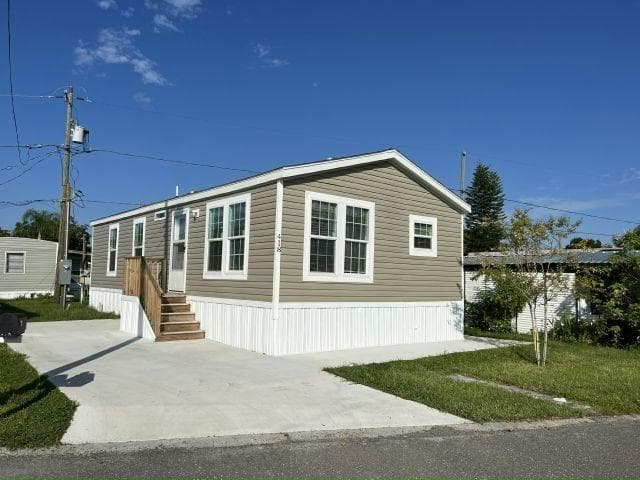 Manufactured home in St. Petersburg, FL 33714