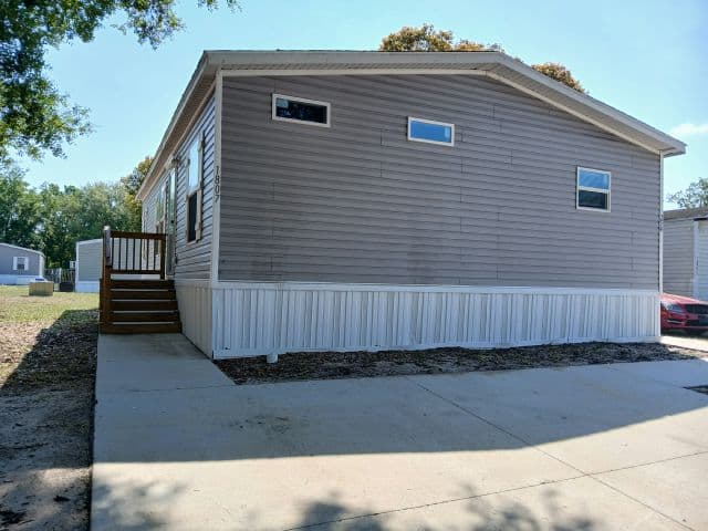 Manufactured home in Orlando, FL 32826