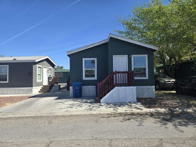 Manufactured home in Las Vegas, NV 89121