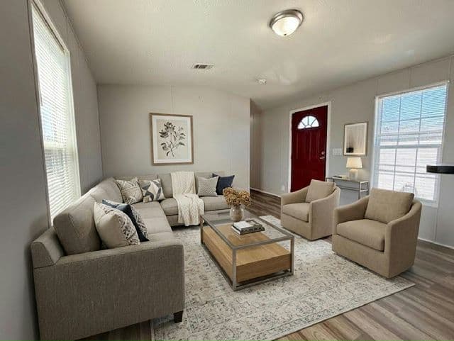 Manufactured home in Tampa, FL 33637