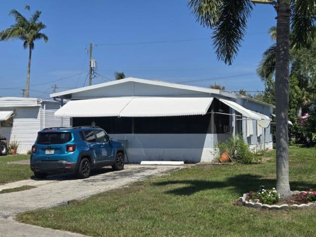 Manufactured home in Lake Worth, FL 33463