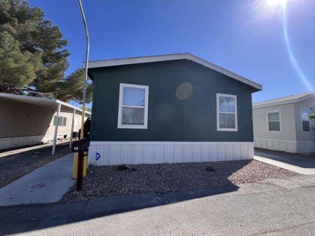 Manufactured home in Las Vegas, NV 89110
