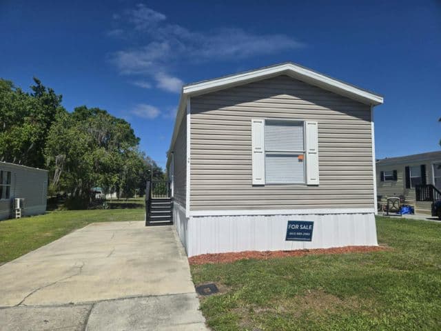 Manufactured home in Lakeland, FL 33810