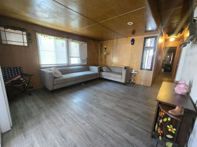 Manufactured home in Las Vegas, NV 89104