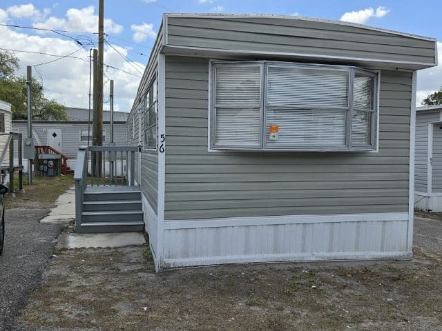 Manufactured home in Tampa, FL 33610