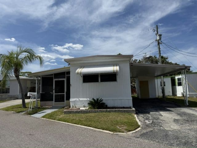 Manufactured home in Clearwater, FL 33759