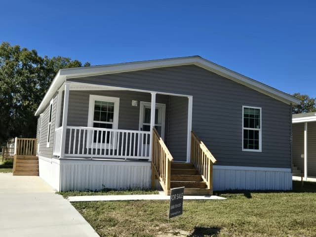 Manufactured home in Ocala, FL 34470