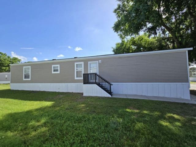 Manufactured home in Lakeland, FL 33801