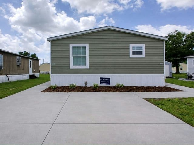Manufactured home in Lakeland, FL 33810